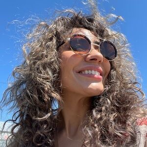 Meet your Posher, Aida